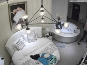 精品酒店偷拍貌似第一次出来约的气质良家少妇吃水果时就被男的抱在床上要干,有点害羞非要先洗澡再操.国语!