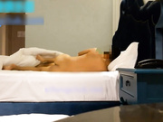 青岛酒店约操朋友介绍的95年美少妇娜娜,开始装纯说：大姨妈来了,不让操,调教后强行拉掉内裤爆操!国语