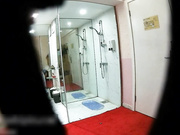 猥琐摄影师协同女助理提前藏好摄像头TP漂亮大学生兼职平面模特洗澡身材真好特会摆姿势很SEX高清