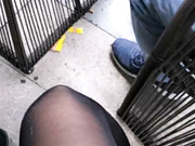 对白精彩大胆少妇女主播热闹商城户外勾引有点木讷的胖哥说找个房间看电视为由开房直播淫乱淫叫声太骚了