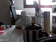 家庭摄像头破解强开偷拍高颜值性感身材坚挺美乳妹子刚洗完澡出浴裸身擦润肤液还是一个无毛逼很骚气