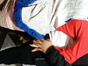 去工友家里玩工友外出不在，和他在厨房正在做饭的骚老婆搞起骚货那饥渴样平时肯定没吃饱过