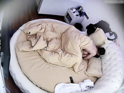 特色圆床主题房口活很流弊小伙把外表清纯眼镜美女舔的表情销魂要死的感觉身体一抖一抖的啪啪大战激情四射