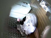 校园附近特色宾馆大学生年轻情侣开房造爱眼镜妹外表看起来清纯内心无比火热年轻气盛打了好几炮