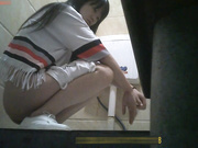 外站流出国内娱乐场所女厕偷拍小姐意见很大唠叨这是女厕门关不上