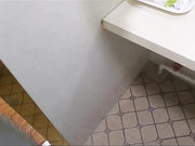 波哥盛世大厦和刚下班的银行小白领在洗手间一边和王经理打电话一边开草高清无水印