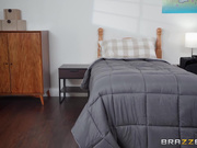 [HotAndMean] Dorm Room Domme 同居一室的两个骚妇