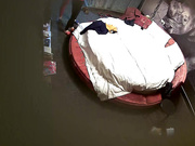 精品酒店偷拍长相斯文的眼镜情侣吃饱了开草妹子坐在上面摇得很爽啊笑容满满的