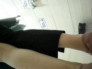 云上会2K超清原版--娃娃头骚妹子上完厕所在里面换裤子,不知道又要去勾引谁