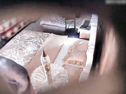 特色宾馆偷拍气质漂亮的长发美女被好久没见的男友扑倒,太激动没一会就射了,第二次各种操,干的美女胡言乱语!