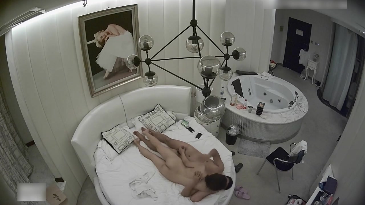 精致酒店性福小胖啪啪高颜值身材苗条小美女放着小曲鸳鸯浴主动在浴缸里开干回床上继续美女很骚女上位疯狂女操男