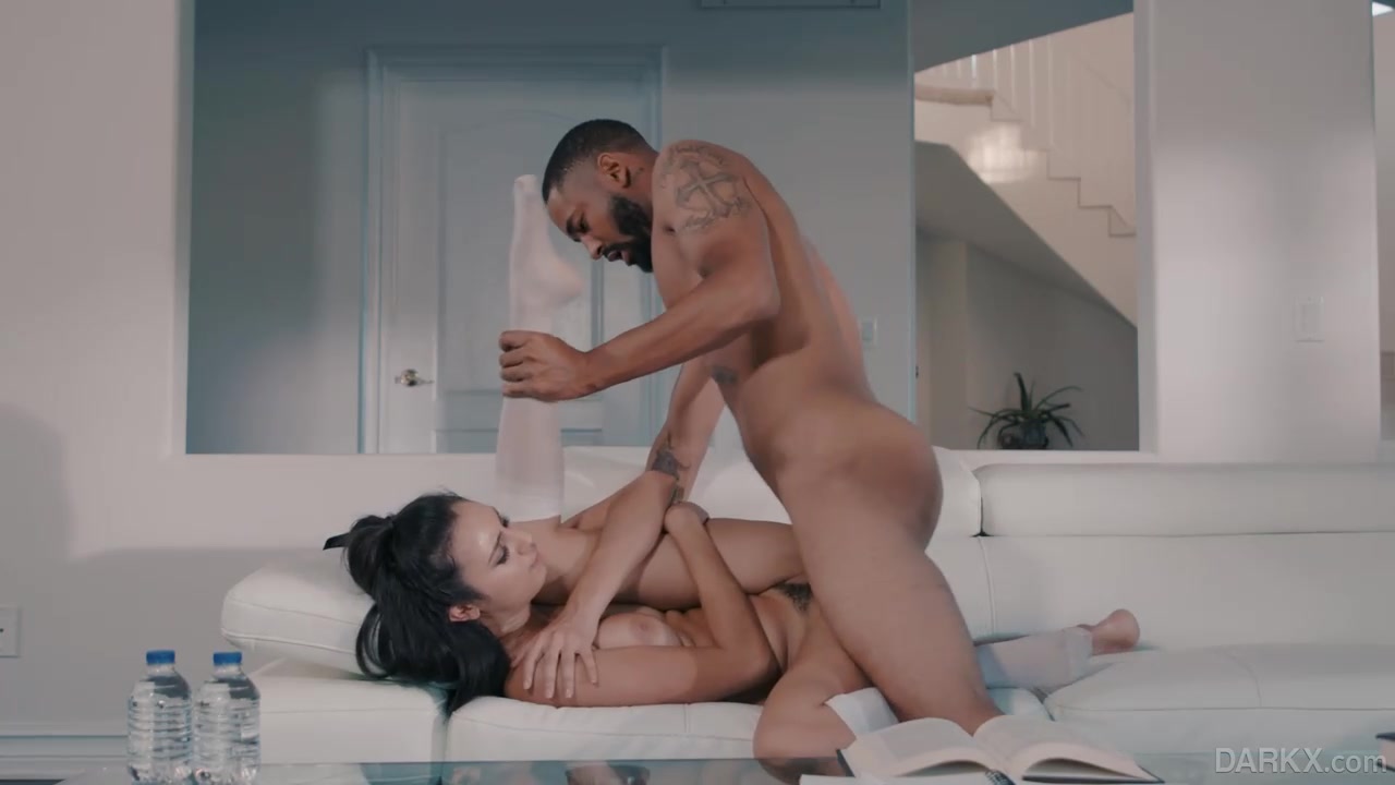 邀请男生来家学习时趁机干一炮的风骚女生