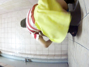 女厕偷放固定针孔摄像头偷拍两个颜值还可以的妹子方便