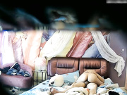 90后性感紧身牛仔裤美女请假和情人酒店见面被操爽后意欲未尽还想要,又给领导打电话谎称等结果延长时间!