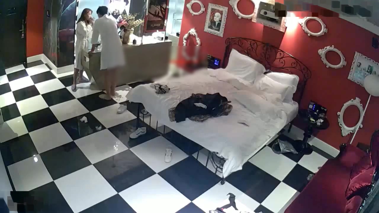 豪华马赛克房偷拍很能折腾的年轻情侣从浴室一直干到沙发还要整点SM