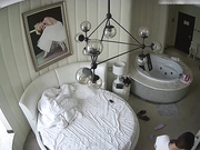 清纯师范大学大波肥臀美女被有点经济实力性欲旺盛的大叔包养开房打炮很生猛多姿势变换快速抽送啪啪响一起高潮