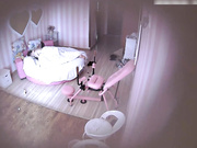 精品特色宾馆偷拍胸大性感的气质美女不愿意在炮椅上被男友操跑到下面后又被抱到床上狠狠干了2次,肤白貌美!