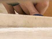 旅馆偷拍亲妈洗澡加抄底内裤