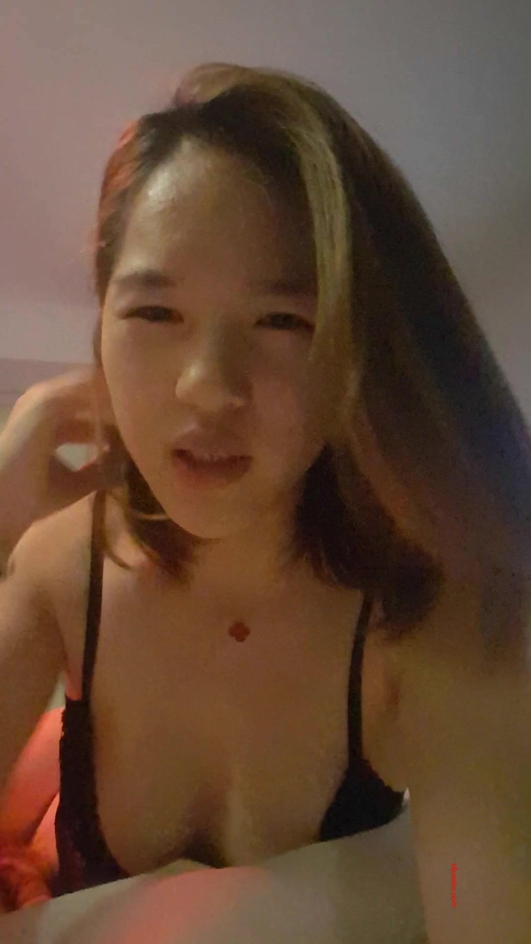 最新自购分享美女新婚一年后出轨大胡子猥琐男石锤性爱视频流出