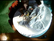 美乳漂亮的大学美女背着男友和社会上认识的朋友酒店开房,扒光衣服刚抽插接到男友电话,强忍着兴奋不敢叫!