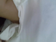 猥琐男趁女友外出下YAO迷倒女友闺蜜无套内射妹子下面粉嫩一摸就出水