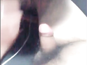 奶茶妹周末休息和干部模样的干爹去购物开车到偏僻的路边车震哈哈还自称口爆专业户