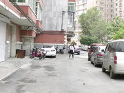 艺校美女小花在家里楼下溜达被人贩子麻老四迷倒卖之前自己先享受一番720P高清无水印