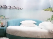 微信约炮偷拍达人光头强让粉丝看照骗选妹子哈哈大家没经验600块大洋选来了个欲姐让强哥干