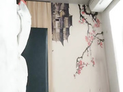 眼镜胖男探花约了个颜值不错苗条妹子TP啪啪 骑乘后入抽插搞一半女的不给操了最后口交撸出来