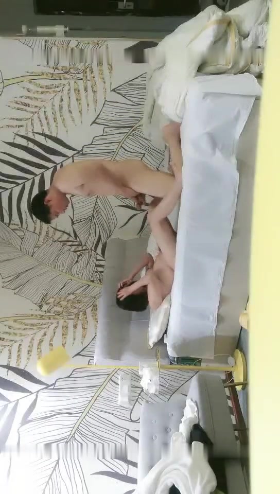 老哥越南约了个短发少妇TP啪啪 口交上位骑乘大力猛操非常诱人 很是诱惑喜欢不要错过