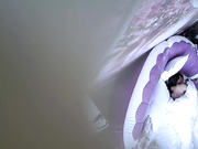 主题房睡醒小青年抽根烟就要啪啪啪女友小伙子这体位玩的刺激啊妹子终于忍不住发出了呻吟声超清原版