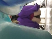 20岁小姐姐厕所尿尿偷拍
