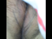 人妻被老公掰开嫩穴，粉嫩肉壁近距离拍摄