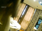 有点变态的社会小混混泡个学妹酒店开房试戴妹子的文胸干完还用海泥美容一下