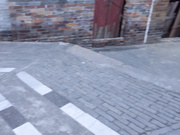 P站红人Fullfive全裸在古朴的村落里闲逛 找个舞台自慰喷水