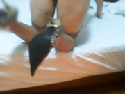 麻将社老板娘与老公感情不好趁机勾引做爱没想到如此风骚高跟丝袜吊带还没插自己就摸逼呻吟奶子还挺大的