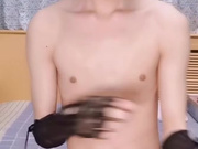 【美妖推荐】高颜值清秀可爱CD鹿久久 性感的小身材，只可亲吻，不可进入，乖乖地含住 要射了！~1