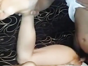 Ktv疯狂的3p事件太精彩了，三十多岁的少妇被3男按在沙发抽插淫穴，一大哥还在旁边唱歌，淫乱场面啊！