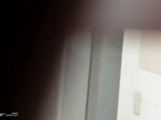 技术型坑神女卫藏匿隔间偸拍多位漂亮气质美女方便全方位近景拍摄有位美女阴道排除的是啥