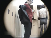 外站流出怪咖扮女性混入女子浴室游走在更衣间TP各色美女