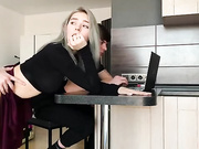 【無碼中文字幕】Eva Elfie 在不解風情的男朋友面前勾引他的兄弟插入自己