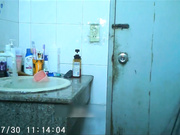 2019最新流出-某出租屋衛生間拍攝到的鄰家大三妹子洗澡更衣 雪白肌膚堅挺美乳看得讓人欲火焚身 原版高清