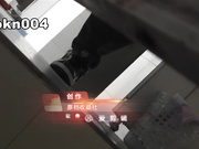 提前守候校园坑神国内某大学校园课后TP妹子们上厕所老师也成功入镜拍到极品一线天馒头B