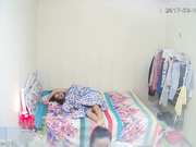 出租屋拍攝到的三個女閨蜜換衣服準備出門 雪白肌膚堅挺美乳看得讓人欲火焚身～720P高清