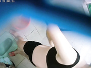 近距离针孔拍摄风韵犹存少妇洗澡