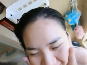 獨家推薦 上海99年氣質漂亮的美女大學生和外籍男友高級公寓啪啪打炮自拍 邊洗澡邊肏逼 抱起來玩69式太厲害了～720P高清