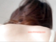 趁女友上班不在不停挑逗她气质漂亮的美女表妹,终于就范床上客厅换着地干,淫叫：不要,我有点不好意思!