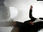 商场内部员工女厕偷拍性感肉丝美眉看看自己擦完逼逼的卫生纸