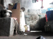 悲哀啊！非常接地气的贫穷农村妹子也被骗拍脱衣视频