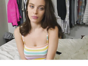 姐姐故意不穿内裤躺沙发上勾引我只好填满她